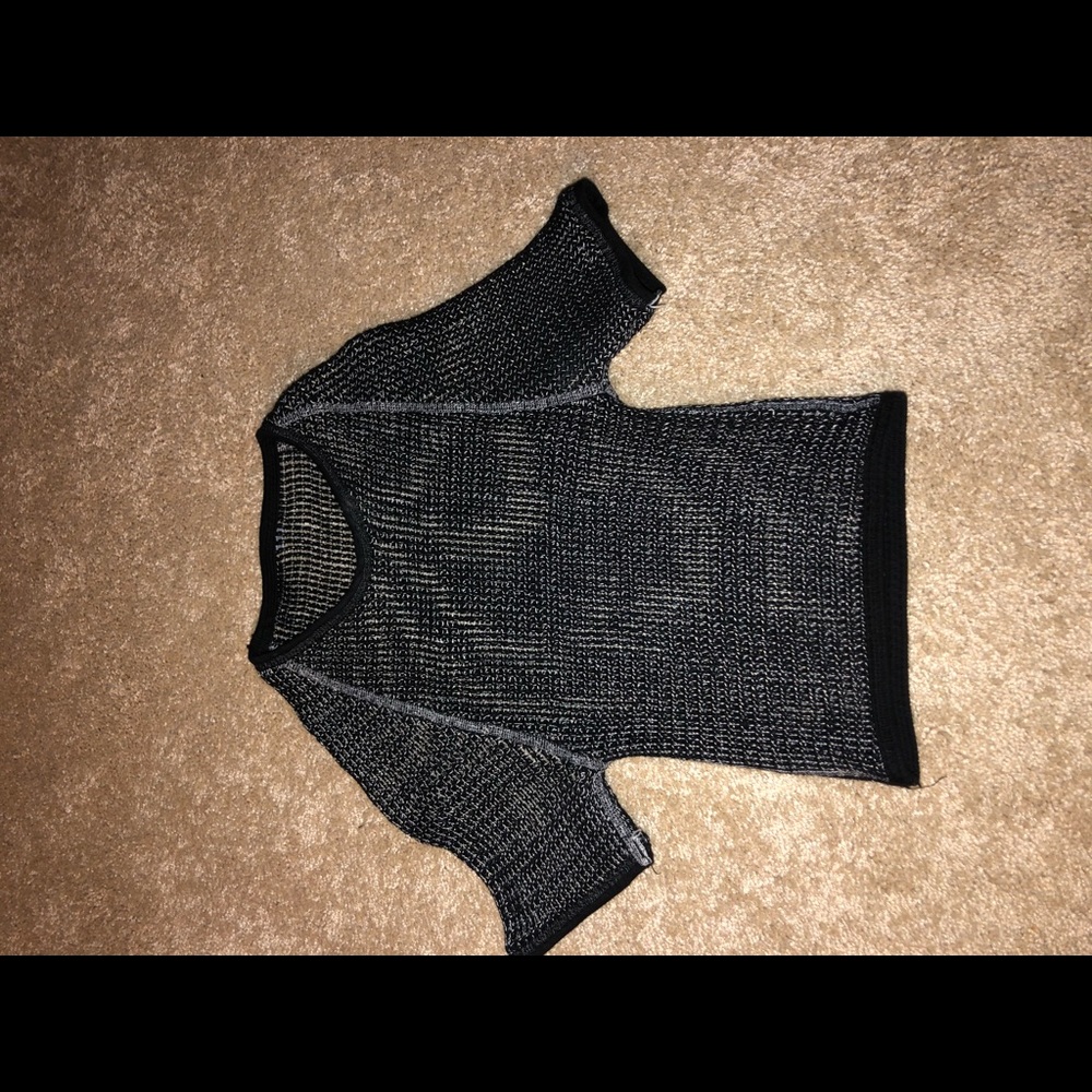 Loosely knitted black crop top🖤